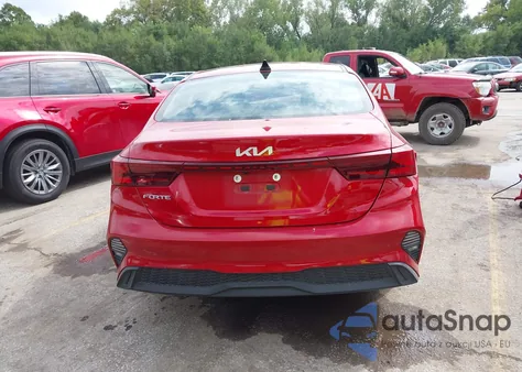 2024 Kia Forte Lxs z USA, uszkodzony, nr VIN 3KPF24AD5RE783270